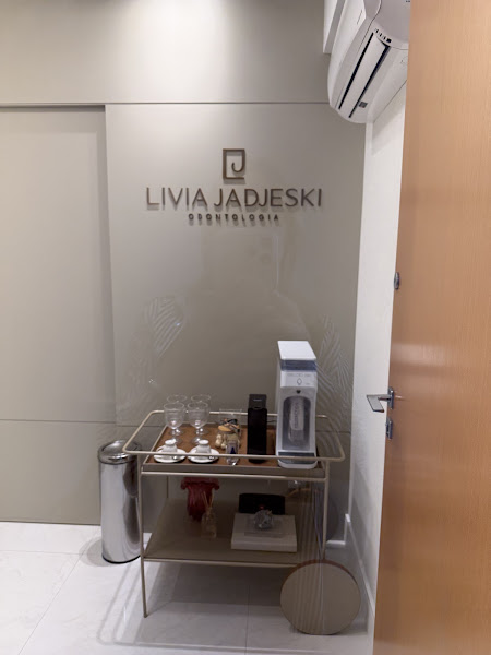 Foto 3 de Dra. Lívia Jadjeski - Odontologia