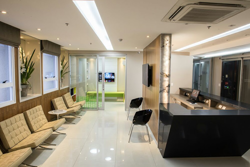 Foto 3 de Dra. Lívia Prates - Bucomaxilofacial (Cirurgia Ortognática e Estética facial)