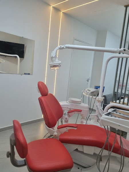 Foto 2 de Dra Livia Raikov Odontologia