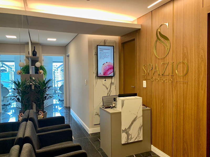 Foto 3 de Dra. Lorena Aguiar - Harmonia do Sorriso e Face com Naturalidade