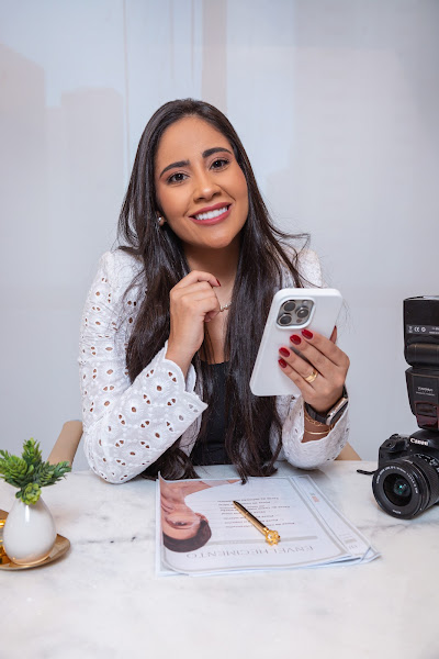 Foto 2 de Dra Lorena Evaristo - Harmonização Orofacial