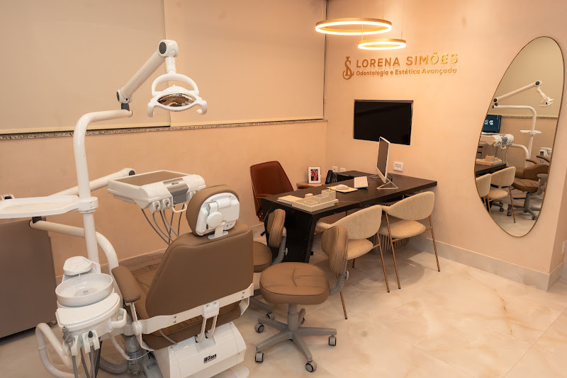 Foto 3 de Dra. Lorena Simões - Lipo de Papada em BH