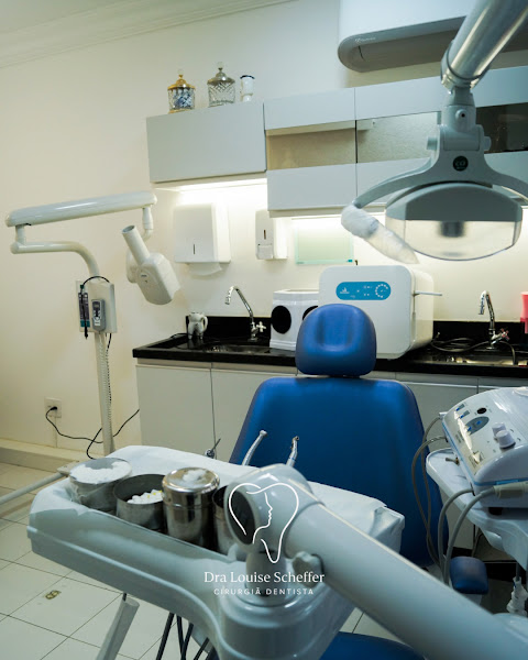 Foto 3 de Dra. Louise Scheffer - Dentista no Centro