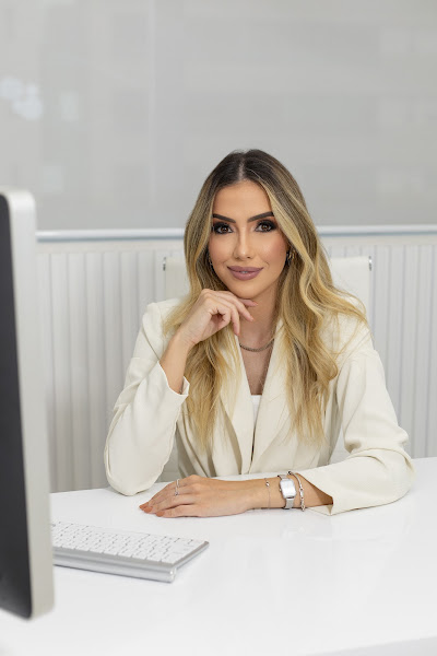 Foto 2 de Dra. Luana Andrade | Odontologia Estética - Facetas em Resina/Porcelana - Belo Horizonte