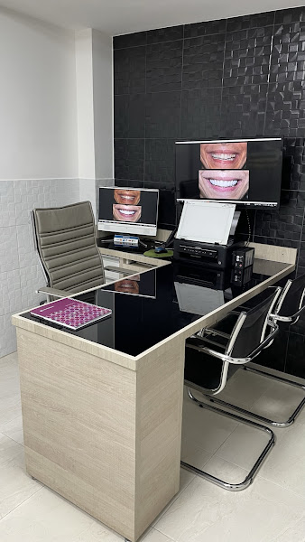 Foto 2 de Dra. Luciana Fonseca Pereira - Dentista em Goiânia