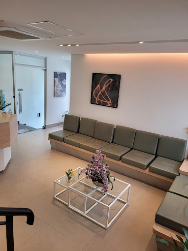 Foto 2 de Dra Luciana Lima | Dentista em Santana | Emergência | Siso | Implantes | Prótese Dentária