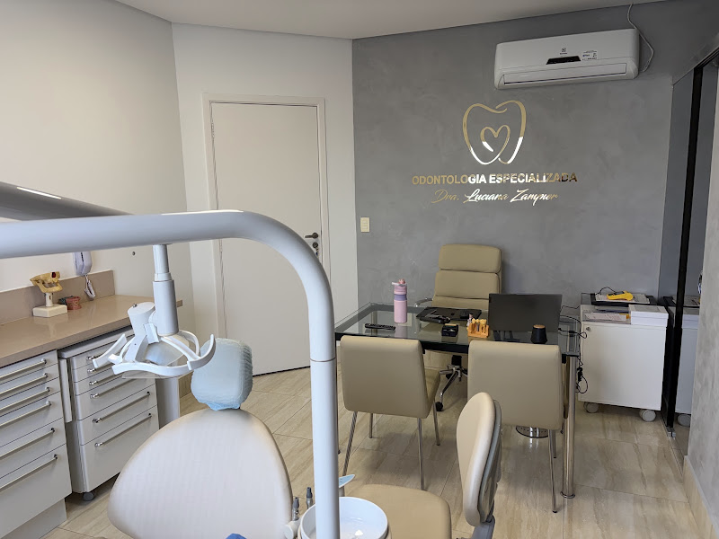 Foto 2 de Dra.Luciana Zampier/ Cirurgiã-dentista