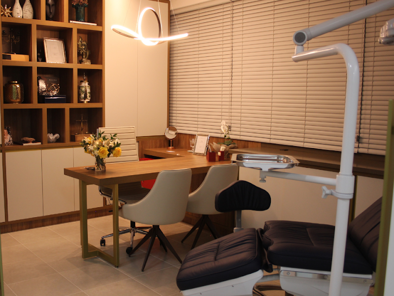 Foto 2 de Dra. Lucila Largura | Harmonização Orofacial e Fios de PDO em Curitiba