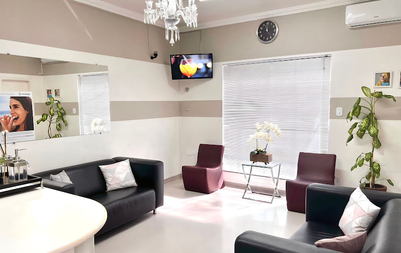 Foto 3 de Dra Lucimara Toledo - Ortodontista - Invisalign Pedreira