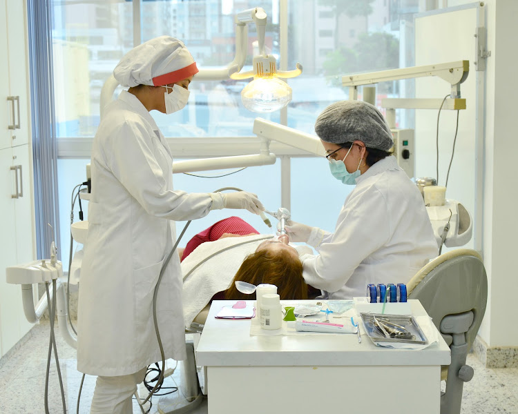 Foto 3 de Dra. Luísa Helena Dentista Especialista