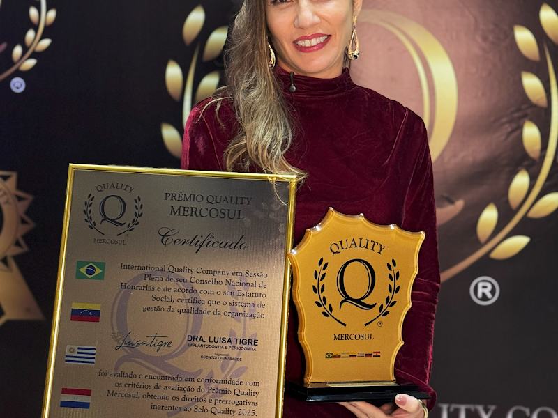 Foto de Dra. Luisa Tigre | Dentista em Recife | Implantodontista | Periodontista | Premiada Quality Mercosul 2025 em Odontologia