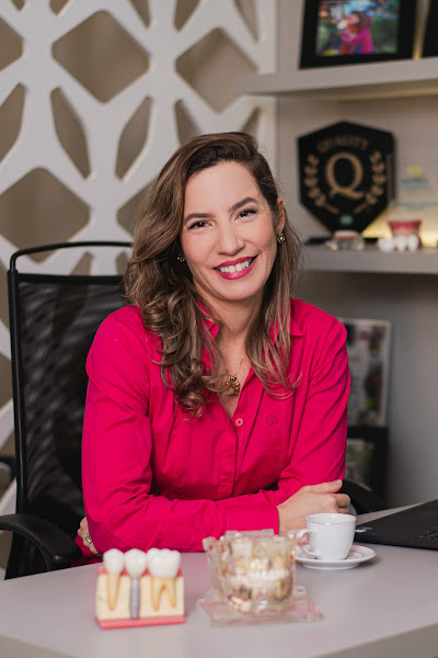 Foto 3 de Dra. Luisa Tigre | Dentista em Recife | Implantodontista | Periodontista | Premiada Quality Mercosul 2025 em Odontologia