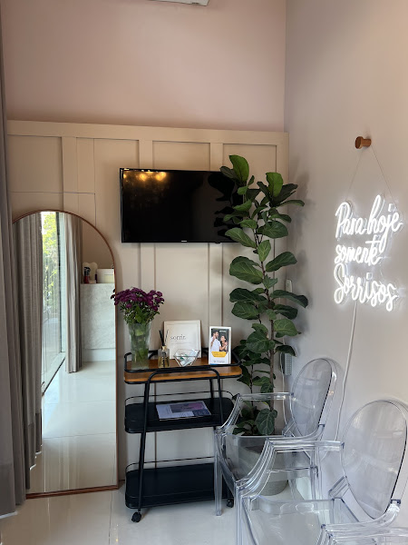 Foto 2 de Dra Luiza Paraboni Cirurgiã Dentista