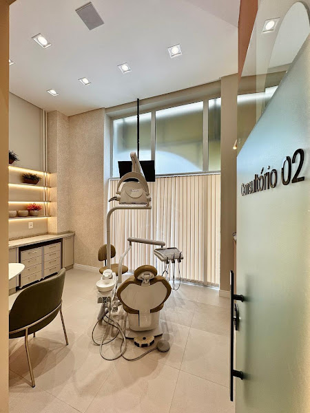 Foto 2 de Dra. Maiara Betina Hostert - Dentista Integrativa e Biológica