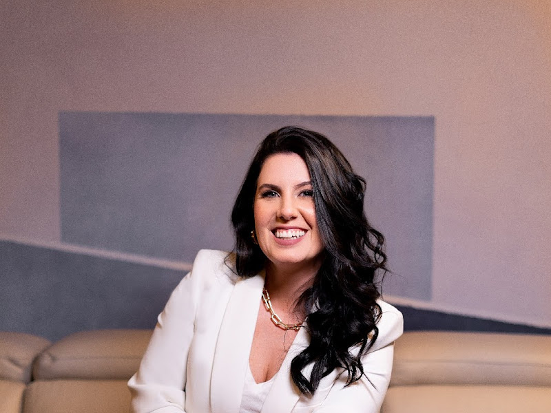 Foto de Dra. Maiara R. Frangiotti | Implantes, Restaurações e Próteses Dentárias | Dentista em SJC