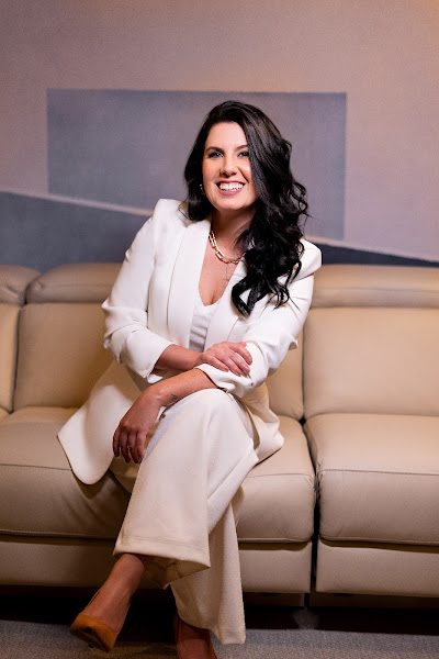 Foto 2 de Dra. Maiara R. Frangiotti | Implantes, Restaurações e Próteses Dentárias | Dentista em SJC