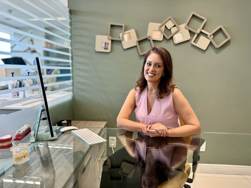 Foto 3 de Dra. Manuela Calado - Hipersensibilidade | Retração gengival | Lesões não cariosas | Apneia do sono | Bruxismo | Refluxo