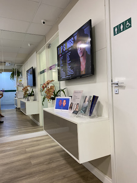 Foto 2 de Dra. Manuela Lombardi, Dentista