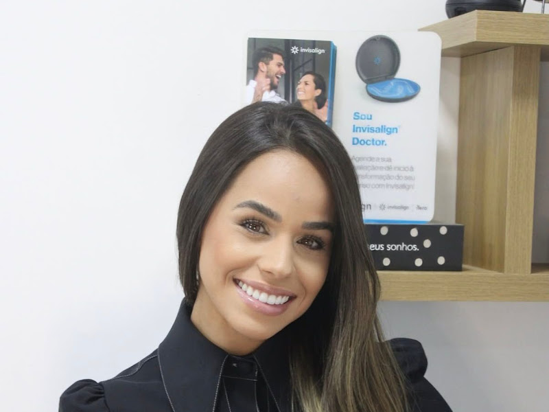 Foto de Dra. Manuela Oliveira, Dentista Taquara Rj - Invisalign - Implante Dentário