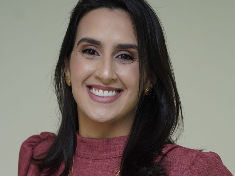 Foto de Dra Manuela Pernambuco - Cirurgiã-dentista