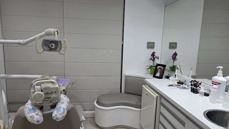 Foto 3 de Dra. Marcela Bastiani | Aparelho Dentário | Implante Dentário