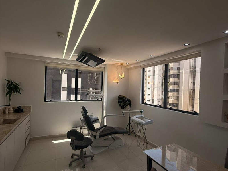 Foto de Dra. Marcela Figueiredo | Cirurgiã-dentista