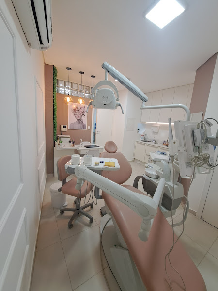 Foto 2 de Dra.Marcela Galvão Garcia - Tratamento de canal e Harmonização Orofacial