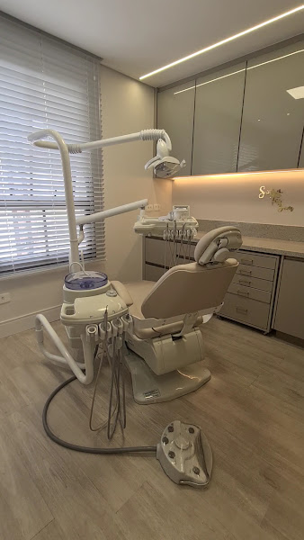 Foto 4 de Dra Marcia Geny Schweitzer Queiroz - Dentista, Ortodontista, Alinhadores Ortodônticos