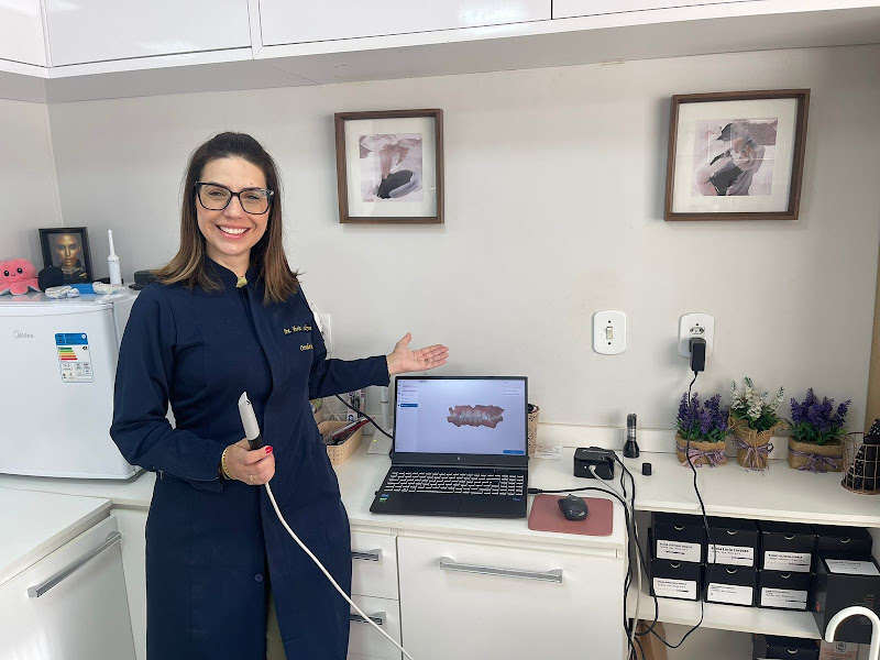 Foto 3 de Dra Maria Anakreon Ortodontia e Odontologia Estética