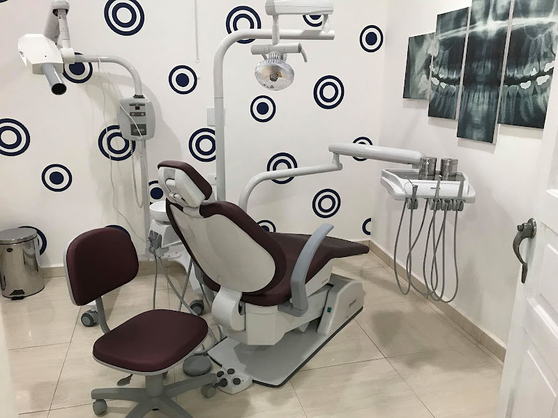 Foto 8 de Dra Maria Carolina Cirurgiã Dentista Vila Prudente | Implante | Tratamento de canal | Clareamento