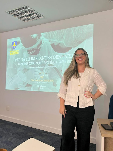 Foto 2 de Dra. Maria Carolina Ferreira - Cirurgiã Dentista - Implantodontia
