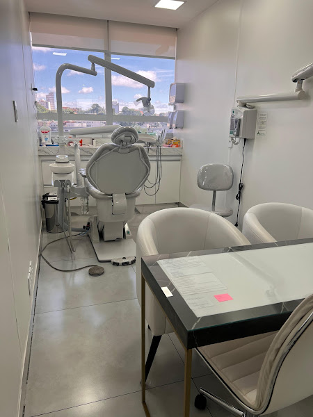 Foto 3 de Dra. Maria Cláudia Alves | Mestre em Odontologia e Harmonização Orofacial - BH