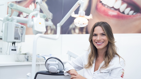 Foto 2 de Dra. Maria Tereza Andrade Aragão - Consultório Odontológico - Endodontia / Canal com Microscópio