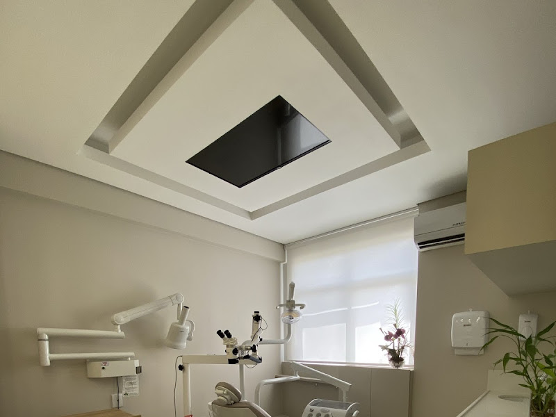 Foto 8 de Dra. Maria Tereza Andrade Aragão - Consultório Odontológico - Endodontia / Canal com Microscópio