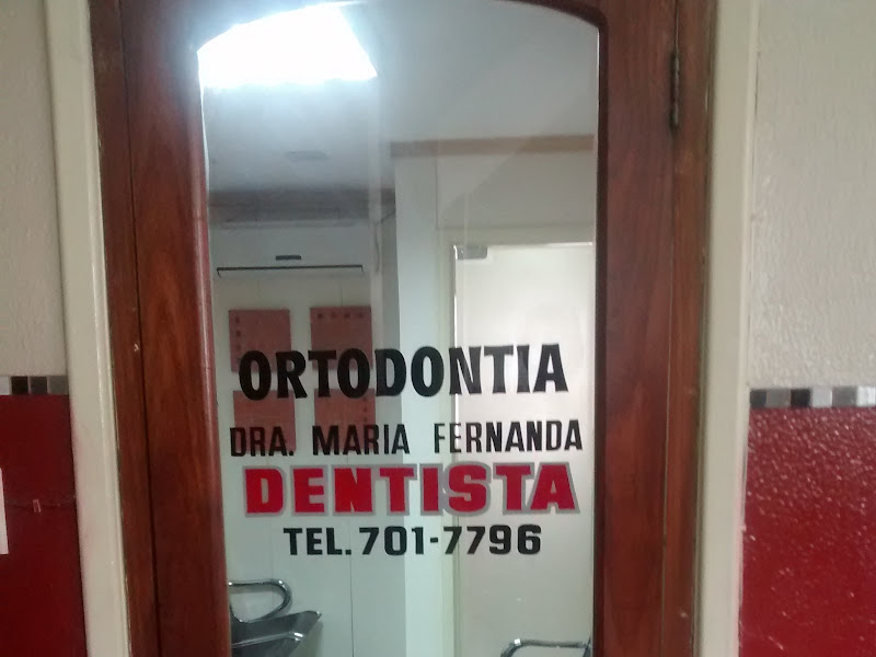 Foto 2 de Dra. Mariana Coutinho Cirurgiã-Dentista