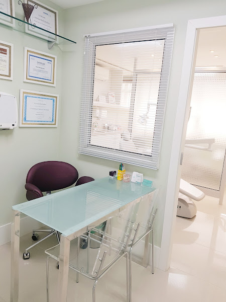 Foto 3 de Dra. Mariana Moschetti - Ortodontia Estética