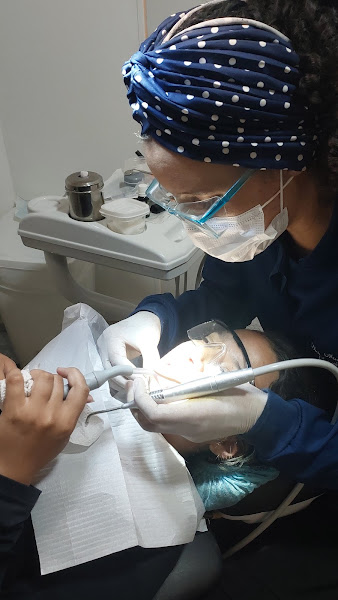 Foto 3 de Dra. Mariane Reis - Cirurgiã Dentista