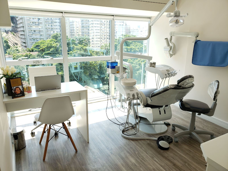 Foto 2 de Dra. Marília Di Giovanni Invisalign | Dentista no Largo Do Machado RJ