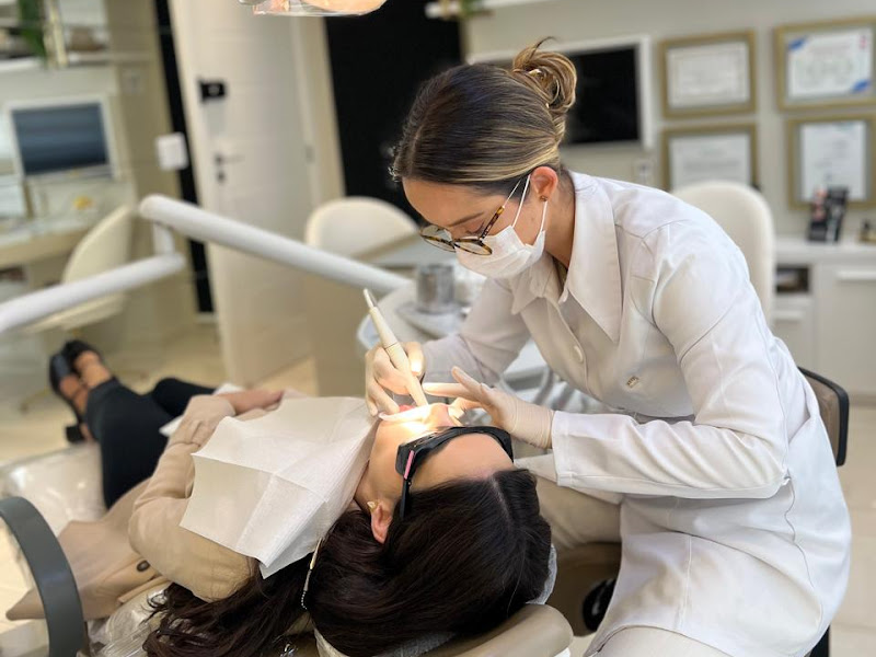 Foto de Dra. Marília Guedes | Dentista em Curitiba