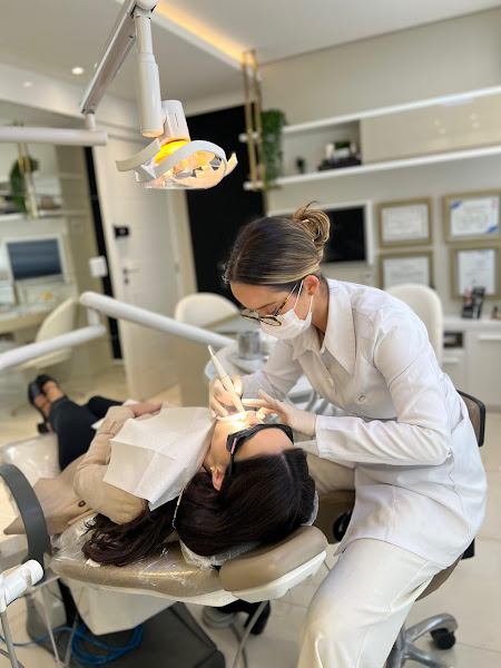 Foto 2 de Dra. Marília Guedes | Dentista em Curitiba