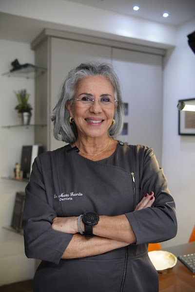 Foto 2 de Dra. Marta Gusmão | Dentista | Reabilitação Oral | Dentística | Periodontia | Itaigara - Salvador