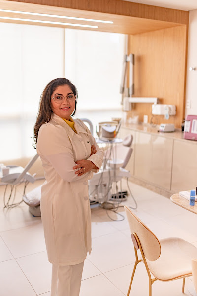 Foto 2 de Dra Marta Pires - Odontologia, Implantodontia e Estética Facial