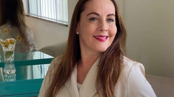 Foto 2 de DRA MARTHA SCHIAVOTTIELLO - ESTÉTICA ODONTOLÓGICA LENTES DE CONTATO FACETAS CLAREAMENTO IMPLANTE BOTOX PRÓTESE FRANCA SP