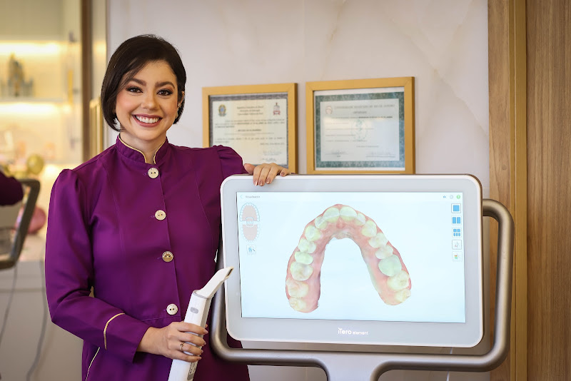 Foto 2 de Dra. Mayara Barbosa - Ortodontia Especializada