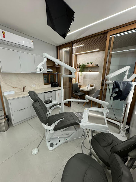 Foto 2 de Dra. Mayara Daghetti Dentista / Lentes de Porcelana