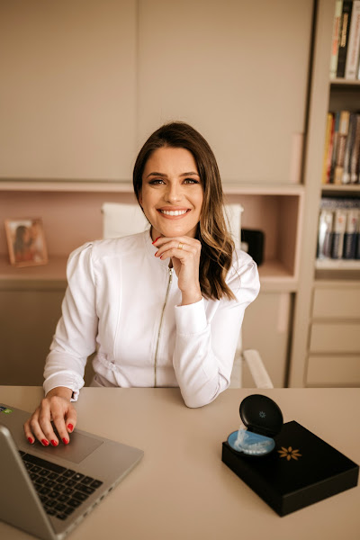 Foto 2 de Dra. Mayara De Bona - Invisalign Doctor Chapecó - Ortodontista