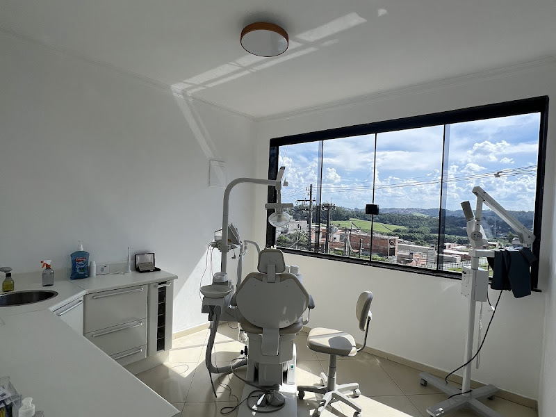 Dra Mayara Roos Odontologia Especializada