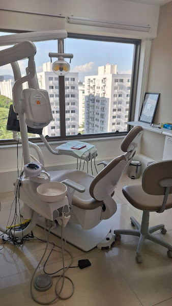 Foto 3 de Dra. Maylis Guitton - Dentista Especialista em Prótese