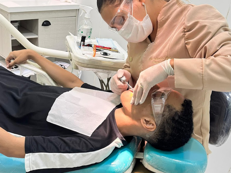 Foto 7 de Dra. Micaely Cristina - Implantes dentários - Puro sorriso Clinica Odontológica - Palmas-TO