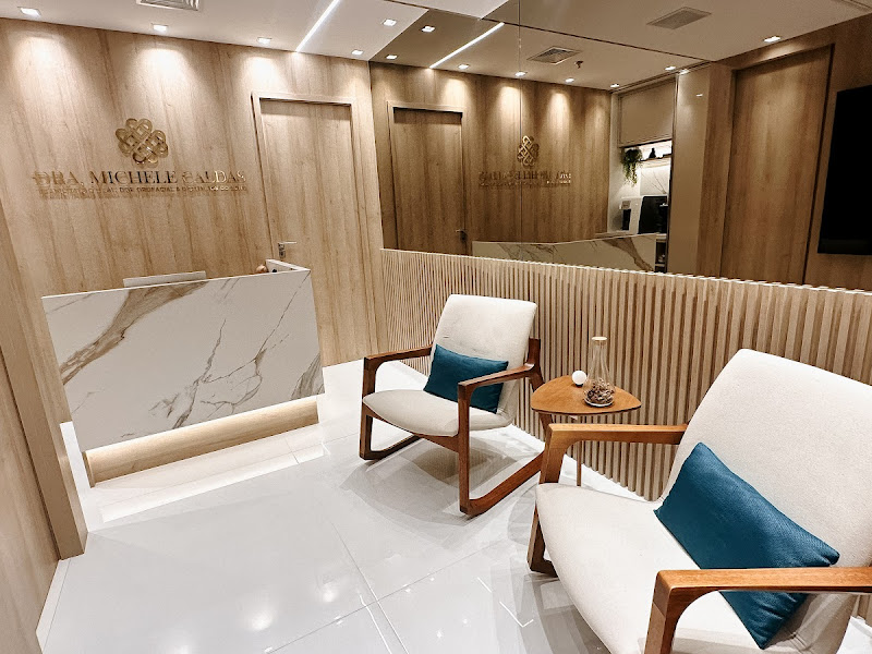 Dra.Michele Caldas / Odontologia